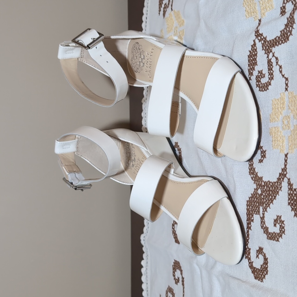 Sz 7/37.5 Vince Camuto White Wedge Leather Sandals